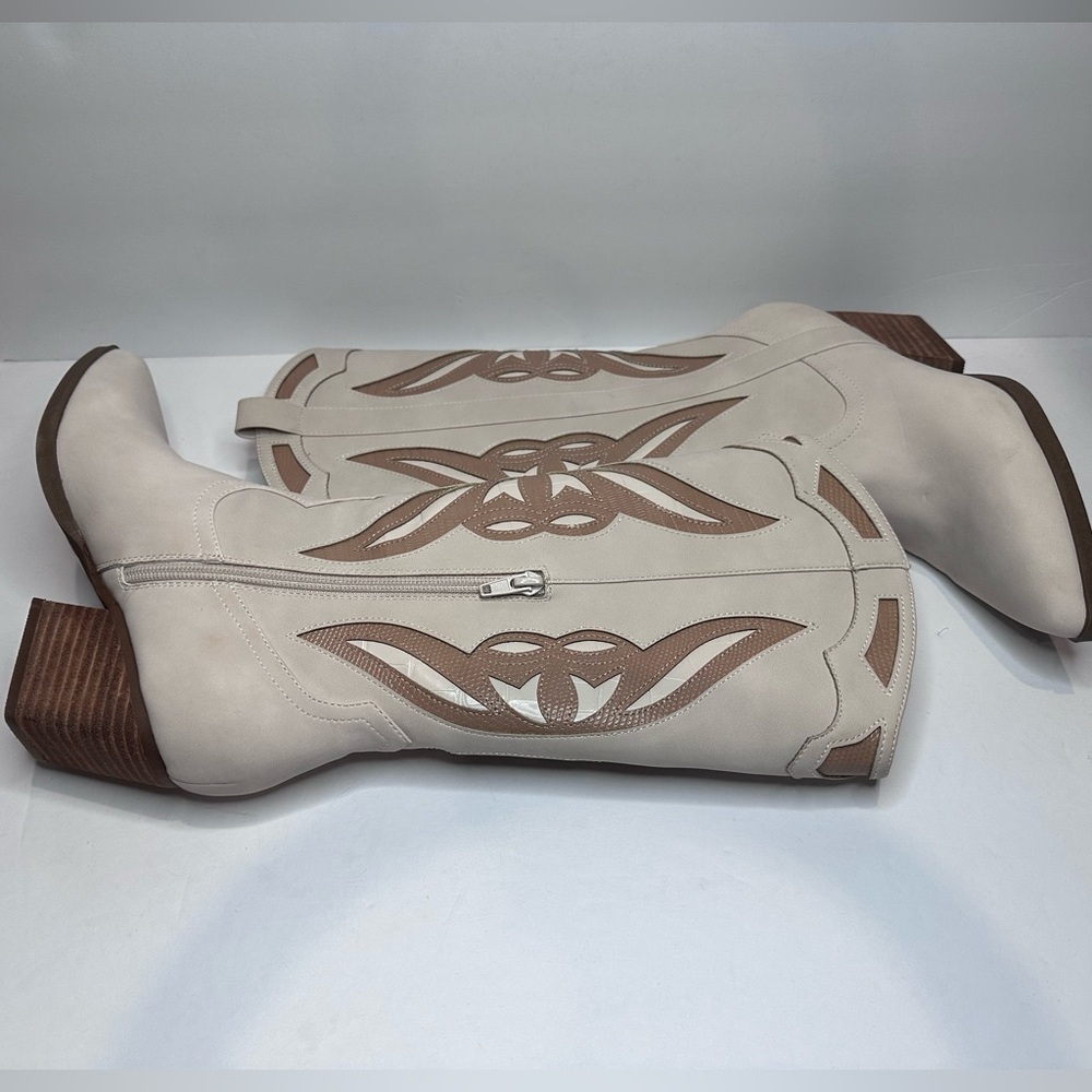 Women's Cream and Tan Western suede Boots - Picture 5 of 10